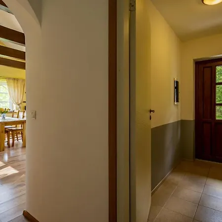 Ninnujaerve Private * Nasva (Saare)